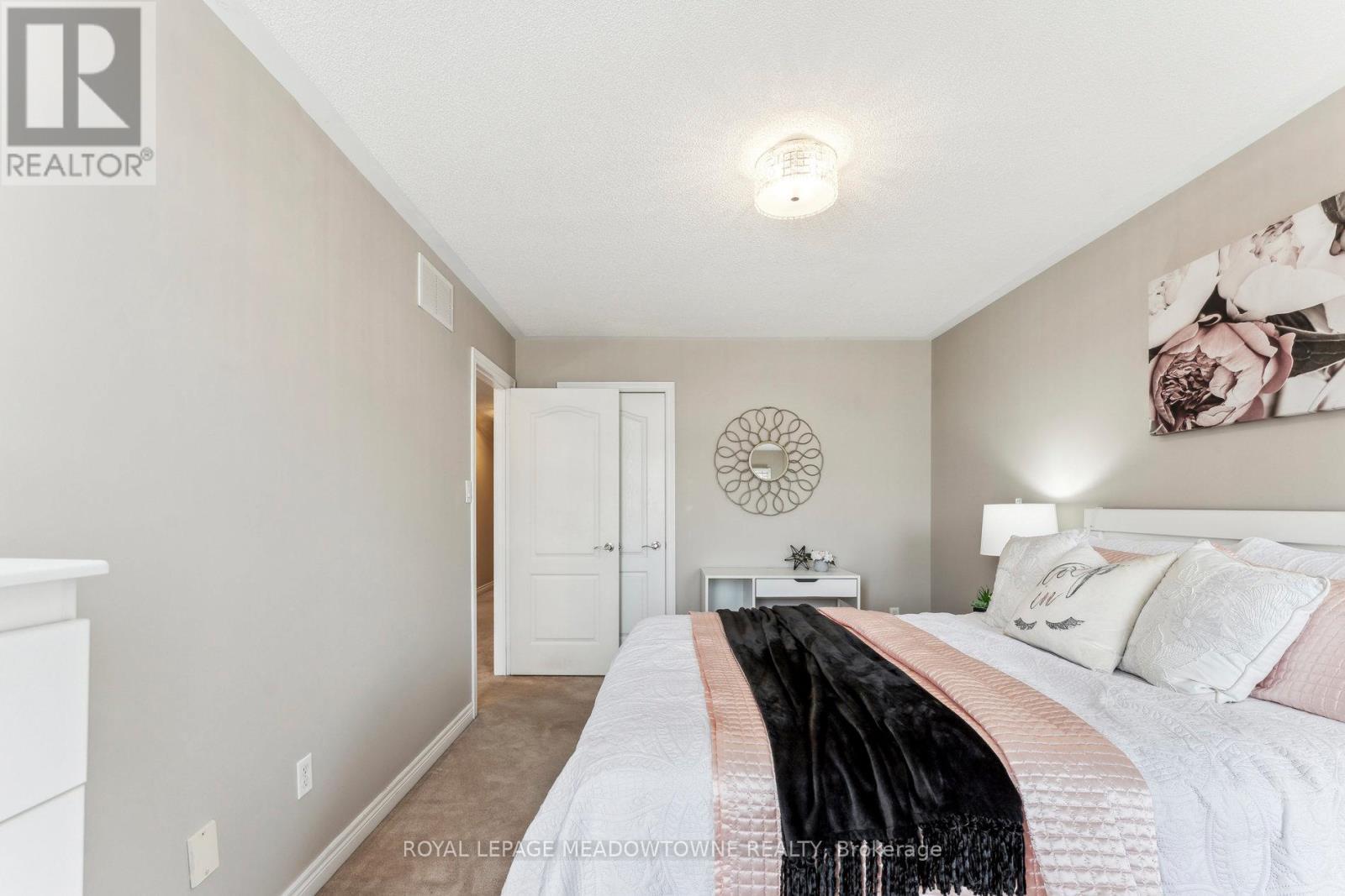 












1186 EZARD CRESCENT

,
Milton,




Ontario
L9T6N9

