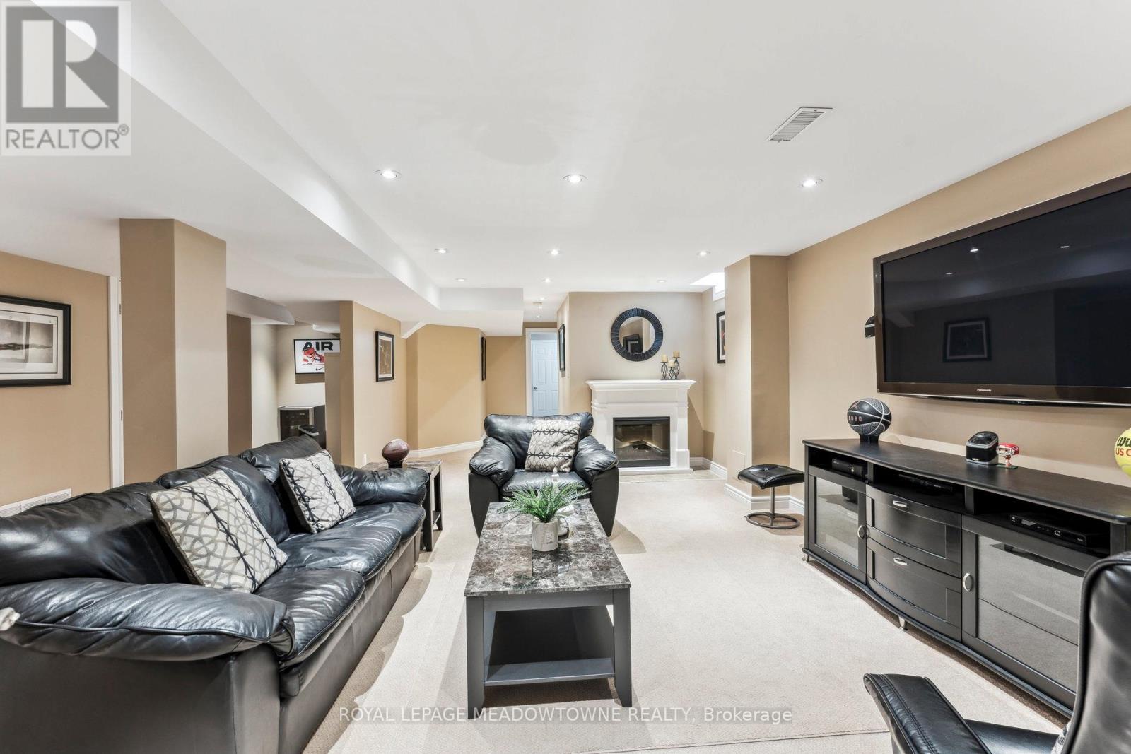 












1186 EZARD CRESCENT

,
Milton,




Ontario
L9T6N9

