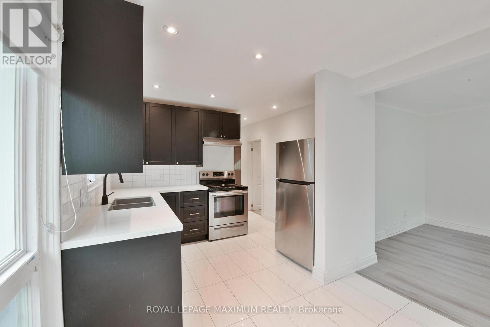 












100 LINDEN AVENUE

,
Toronto,




Ontario
M1K3H8

