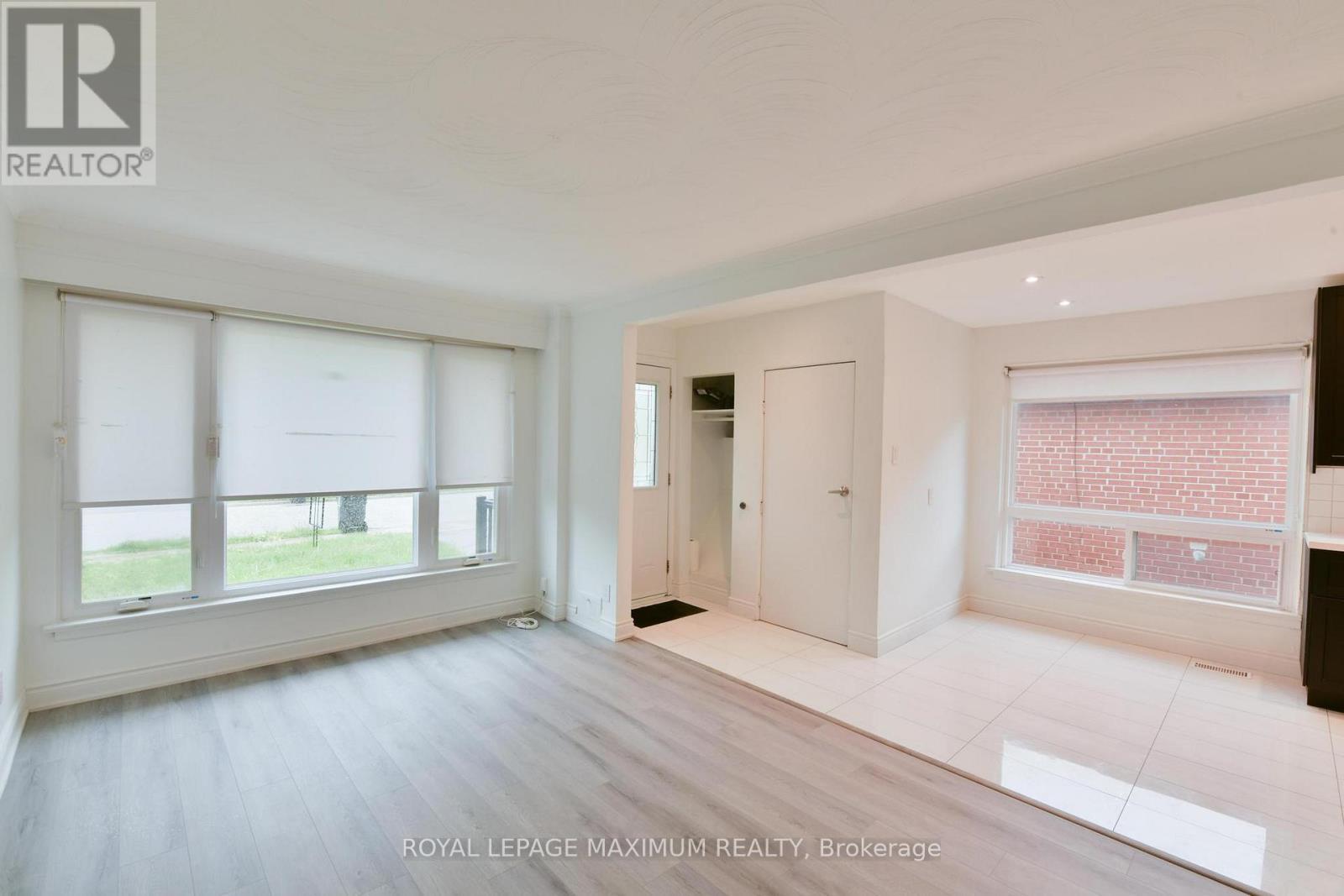












100 LINDEN AVENUE

,
Toronto,




Ontario
M1K3H8

