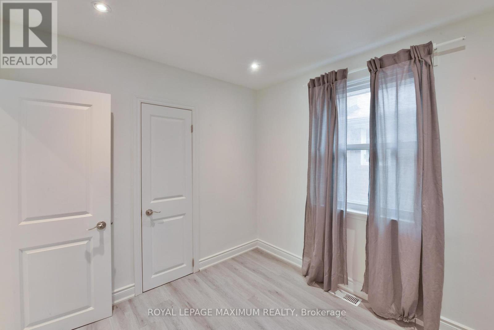 












100 LINDEN AVENUE

,
Toronto,




Ontario
M1K3H8

