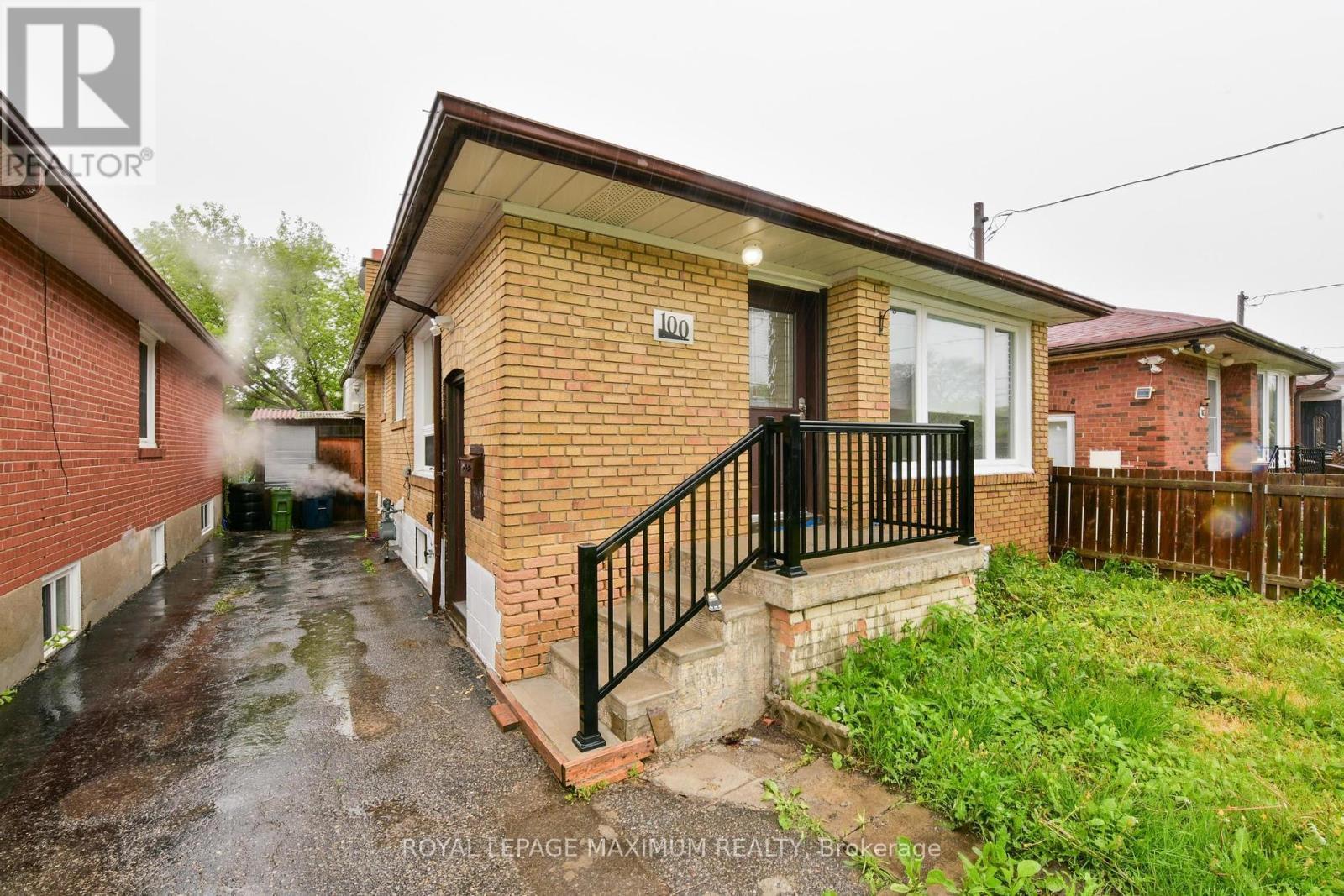 












100 LINDEN AVENUE

,
Toronto,




Ontario
M1K3H8

