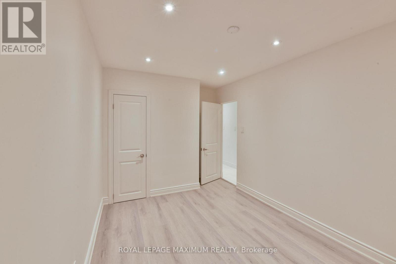 












100 LINDEN AVENUE

,
Toronto,




Ontario
M1K3H8

