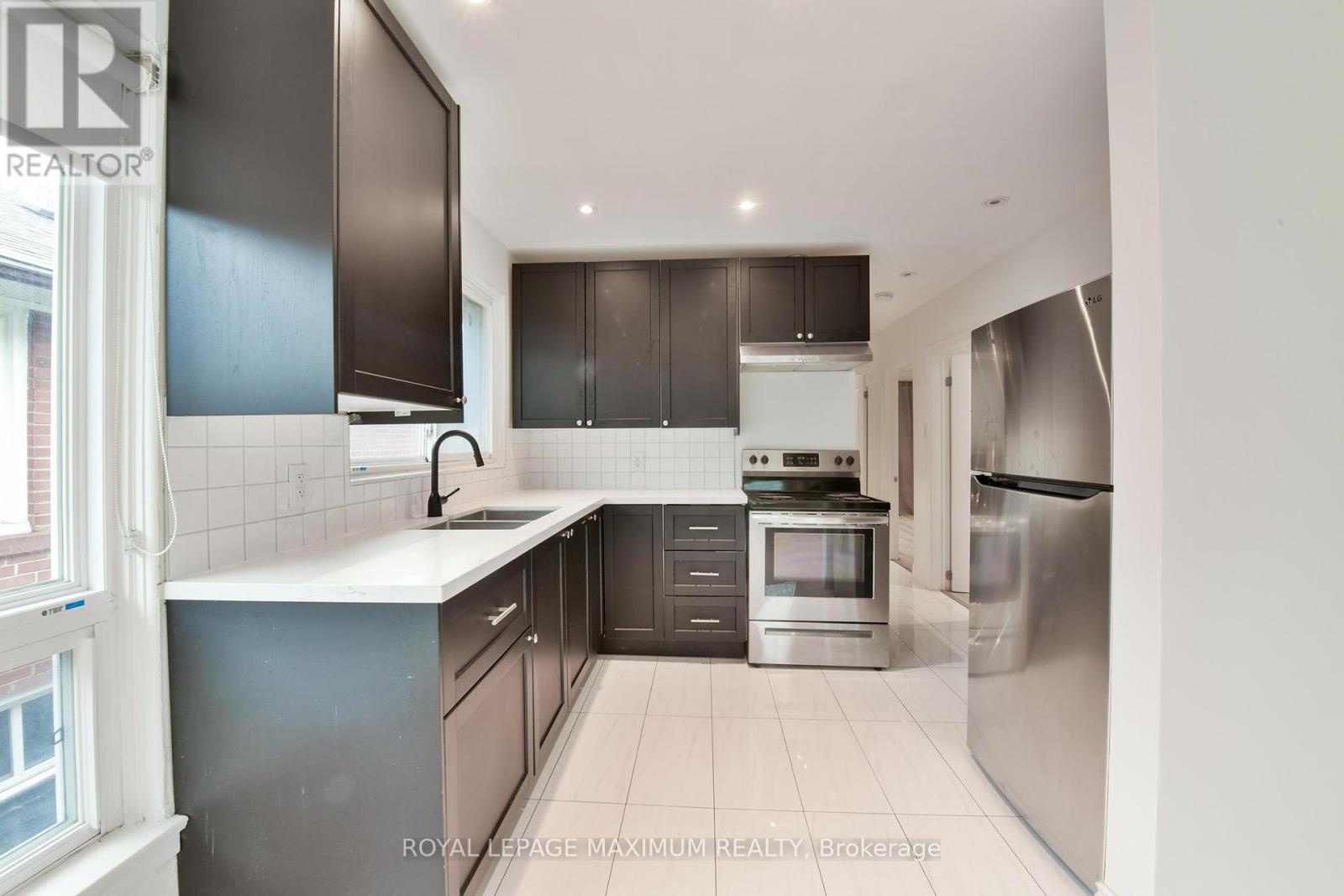 












100 LINDEN AVENUE

,
Toronto,




Ontario
M1K3H8

