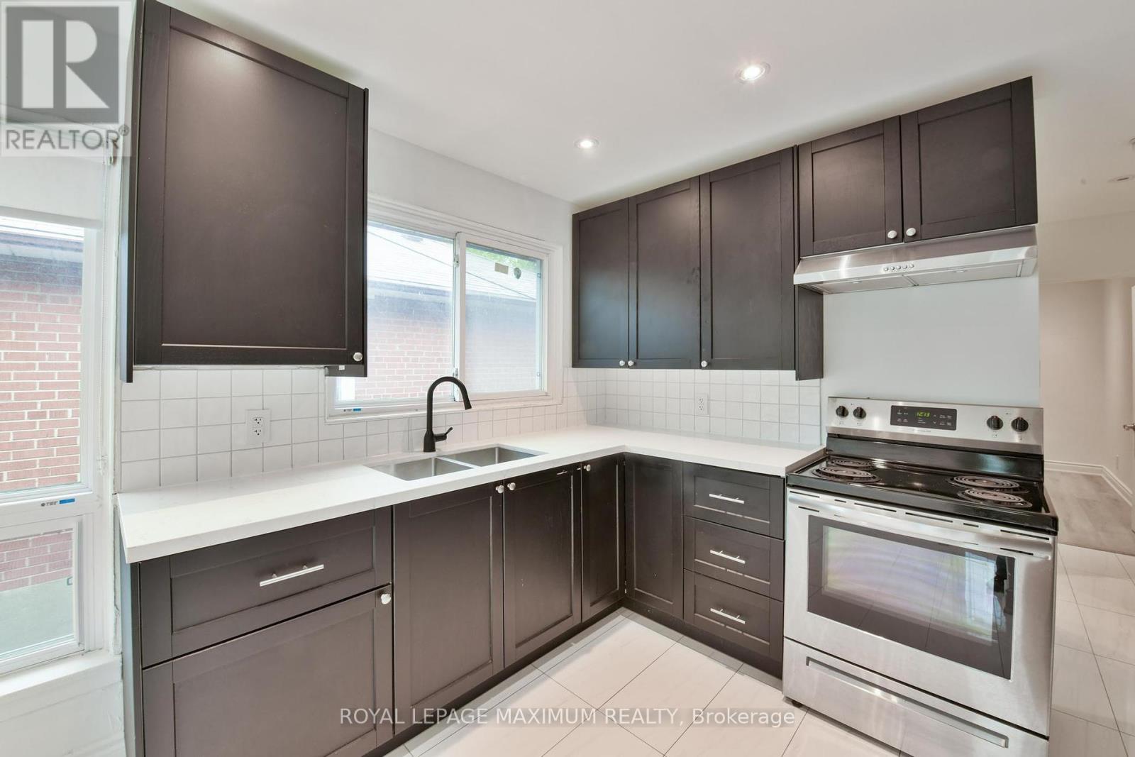 












100 LINDEN AVENUE

,
Toronto,




Ontario
M1K3H8

