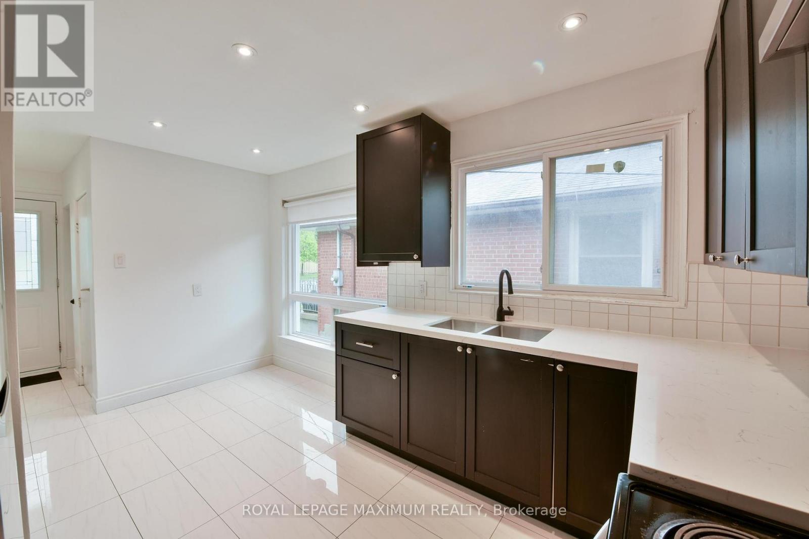 












100 LINDEN AVENUE

,
Toronto,




Ontario
M1K3H8

