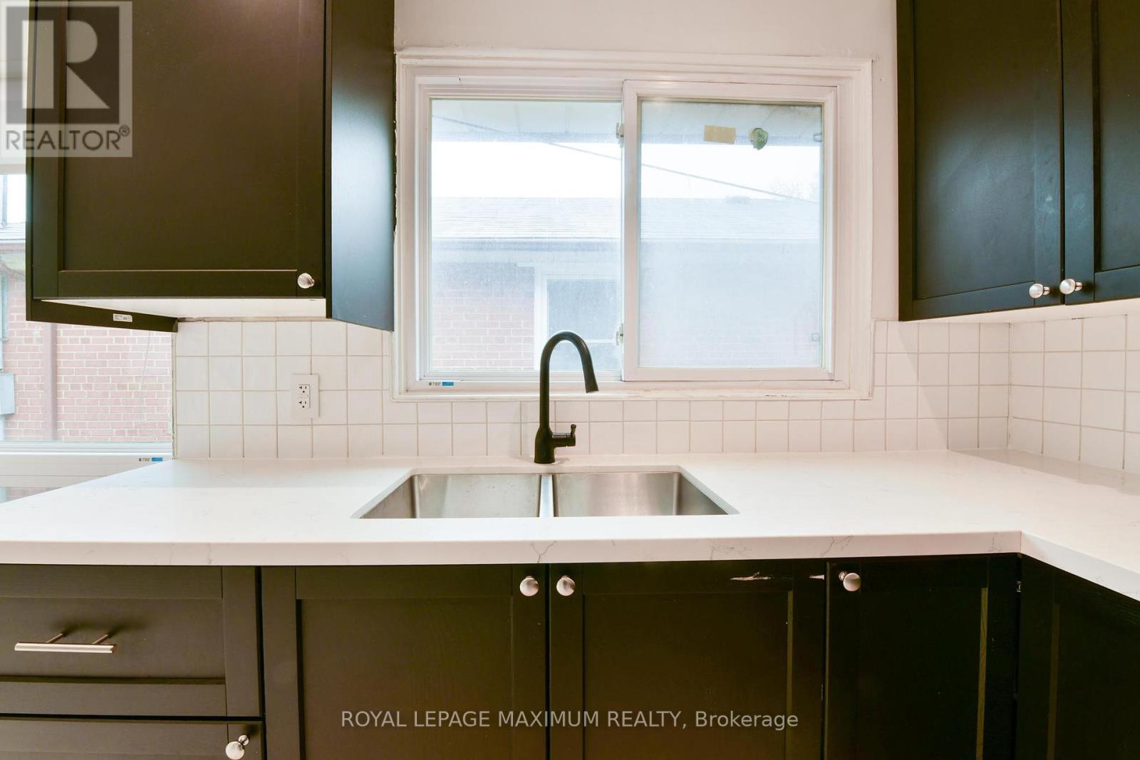 












100 LINDEN AVENUE

,
Toronto,




Ontario
M1K3H8

