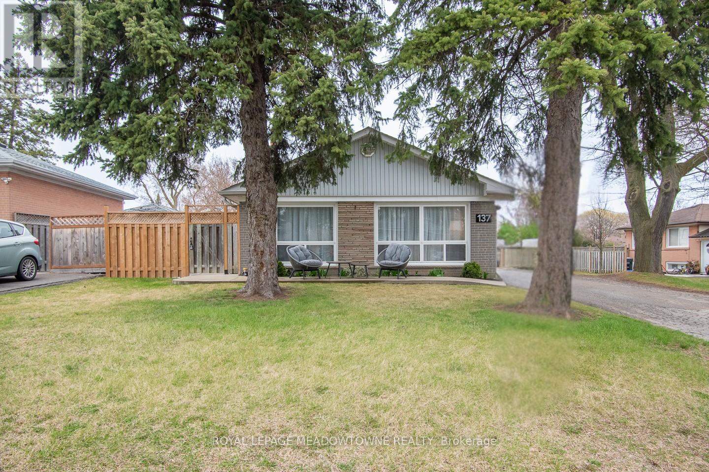 












137 WAKEFIELD ROAD

,
Milton,




Ontario
L9T2L7

