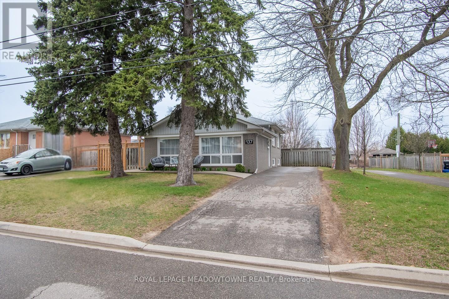 












137 WAKEFIELD ROAD

,
Milton,




Ontario
L9T2L7

