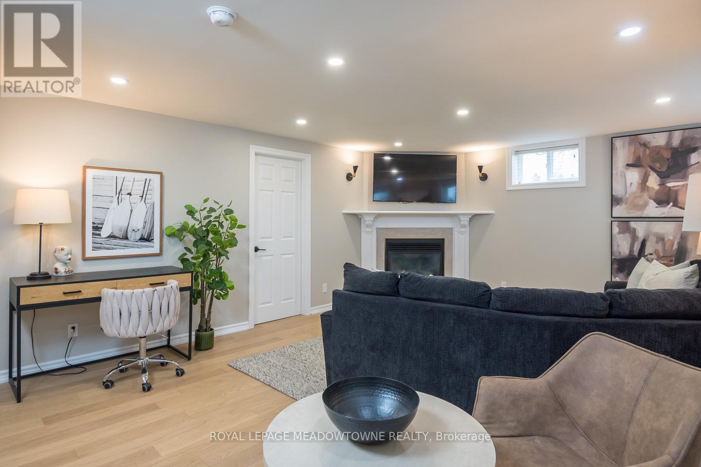 












137 WAKEFIELD ROAD

,
Milton,




Ontario
L9T2L7

