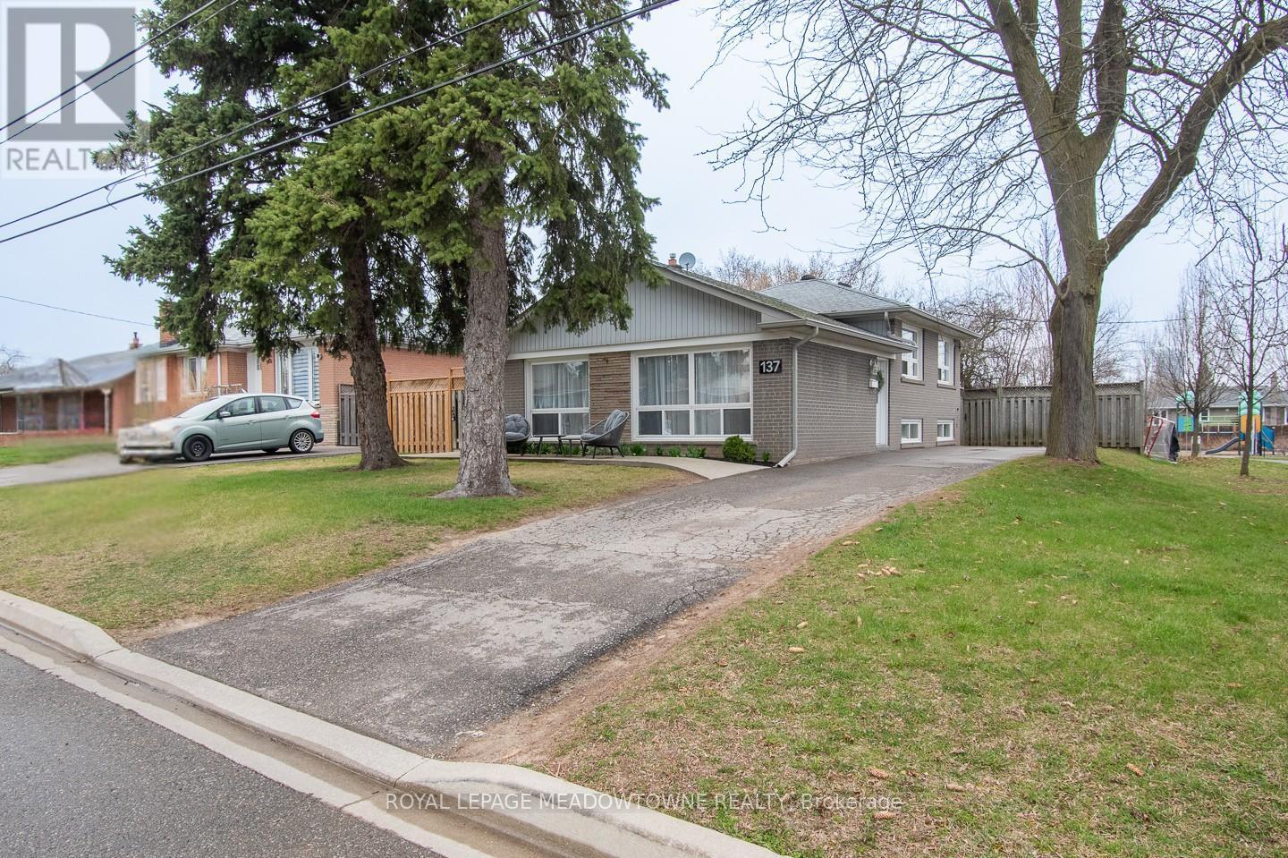 












137 WAKEFIELD ROAD

,
Milton,




Ontario
L9T2L7

