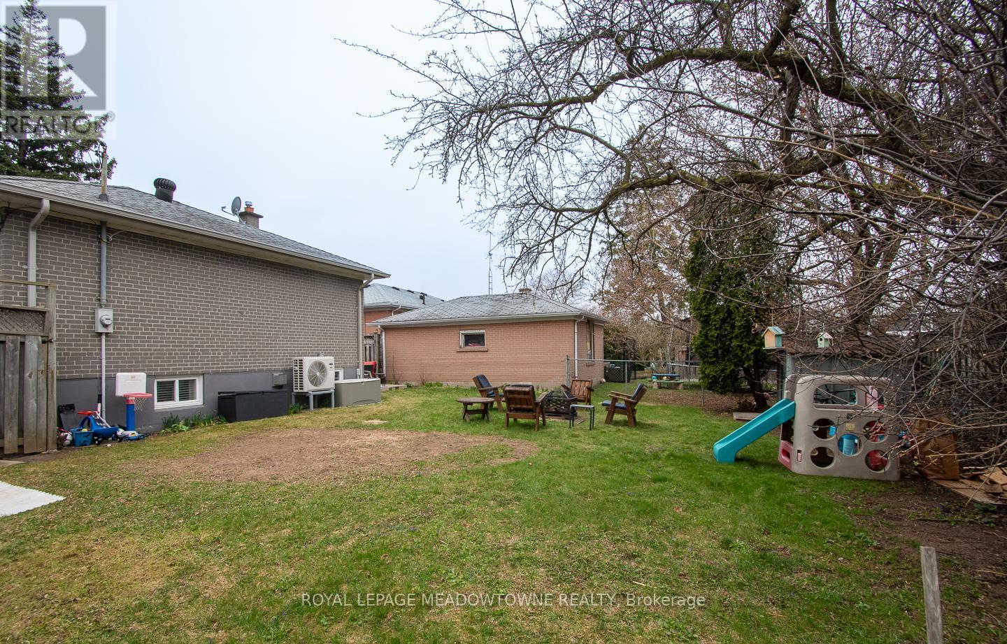 












137 WAKEFIELD ROAD

,
Milton,




Ontario
L9T2L7

