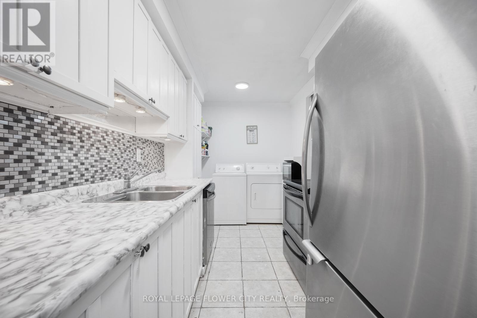 












207 - 1615 BLOOR STREET

,
Mississauga,




Ontario
L4X1S2

