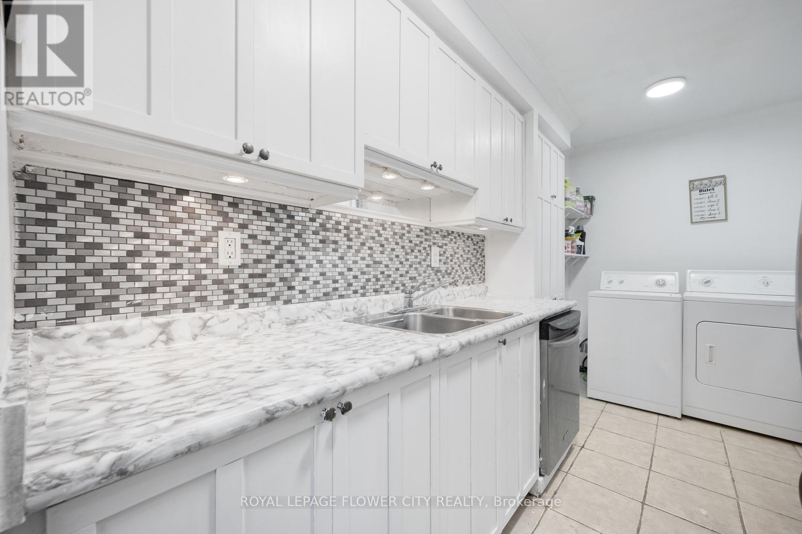 












207 - 1615 BLOOR STREET

,
Mississauga,




Ontario
L4X1S2

