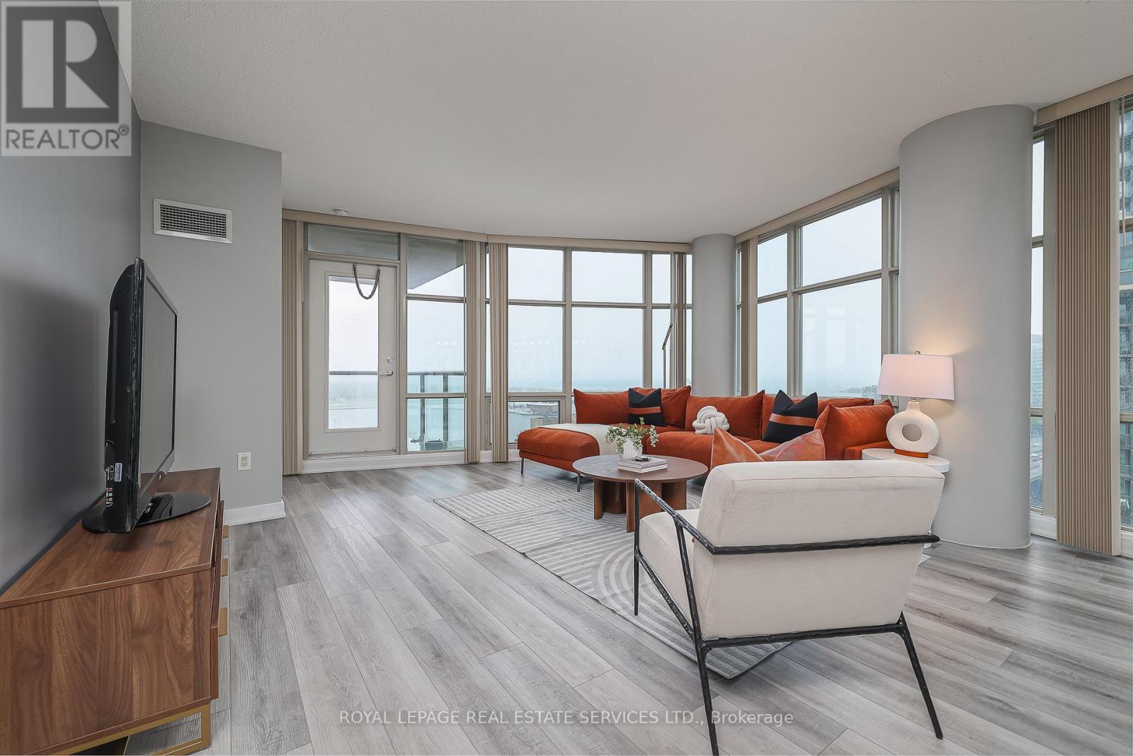 












2212 - 35 MARINER TERRACE

,
Toronto,




Ontario
M5V3V9

