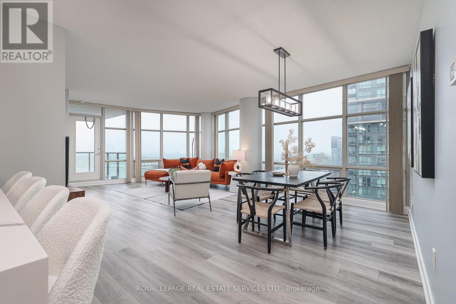 












2212 - 35 MARINER TERRACE

,
Toronto,




Ontario
M5V3V9

