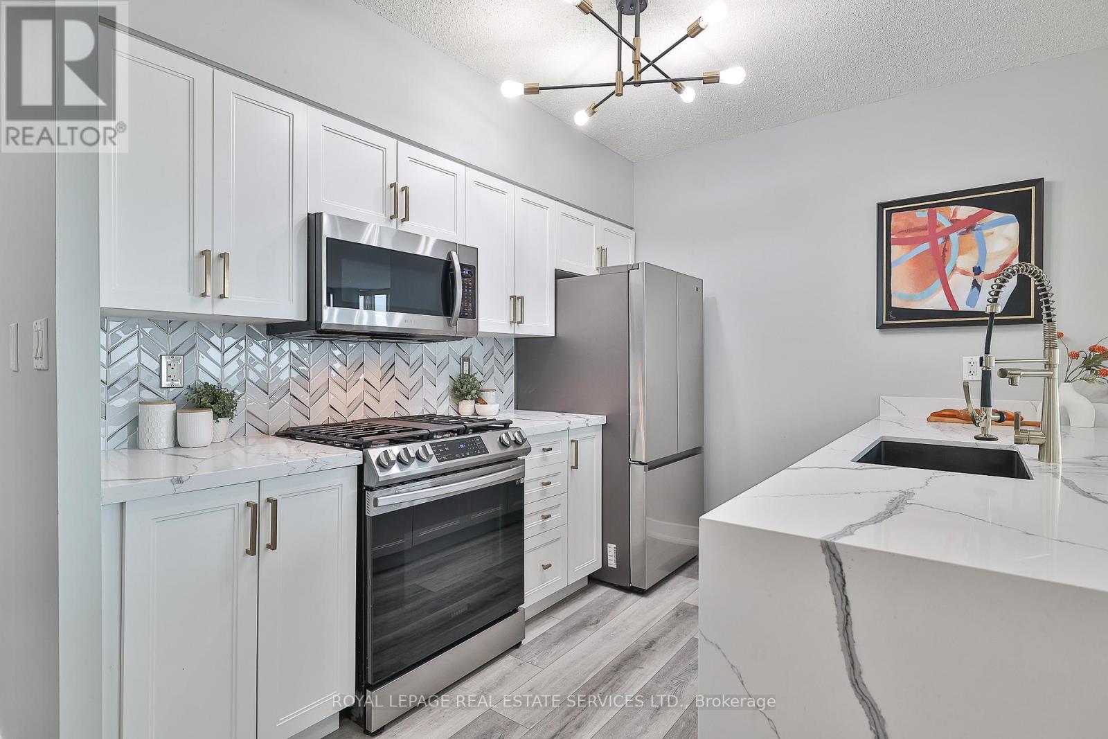 












2212 - 35 MARINER TERRACE

,
Toronto,




Ontario
M5V3V9

