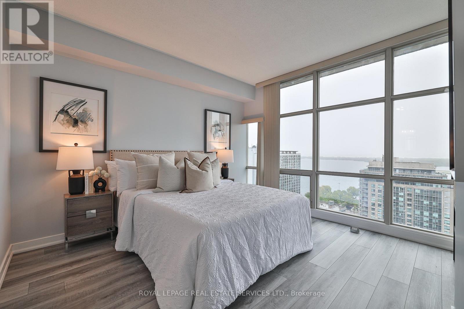 












2212 - 35 MARINER TERRACE

,
Toronto,




Ontario
M5V3V9

