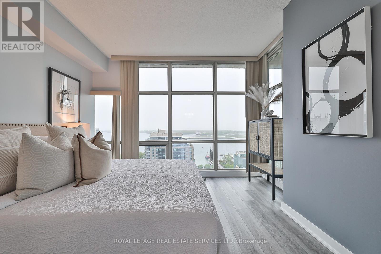 












2212 - 35 MARINER TERRACE

,
Toronto,




Ontario
M5V3V9

