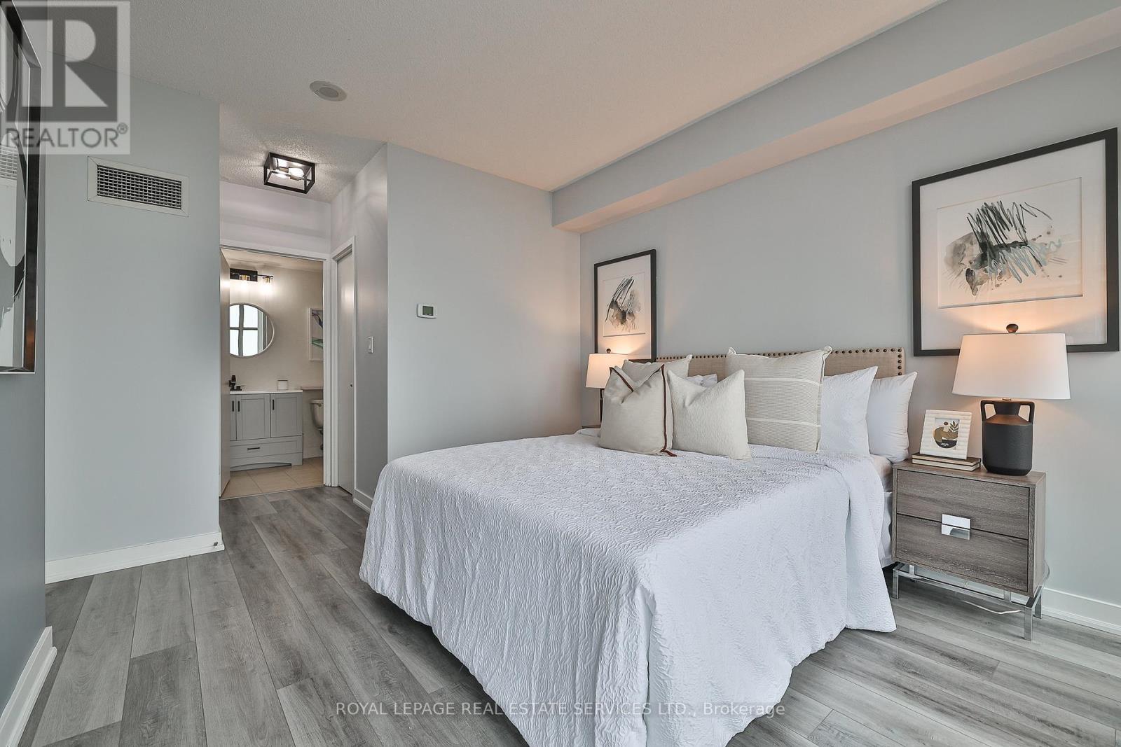 












2212 - 35 MARINER TERRACE

,
Toronto,




Ontario
M5V3V9

