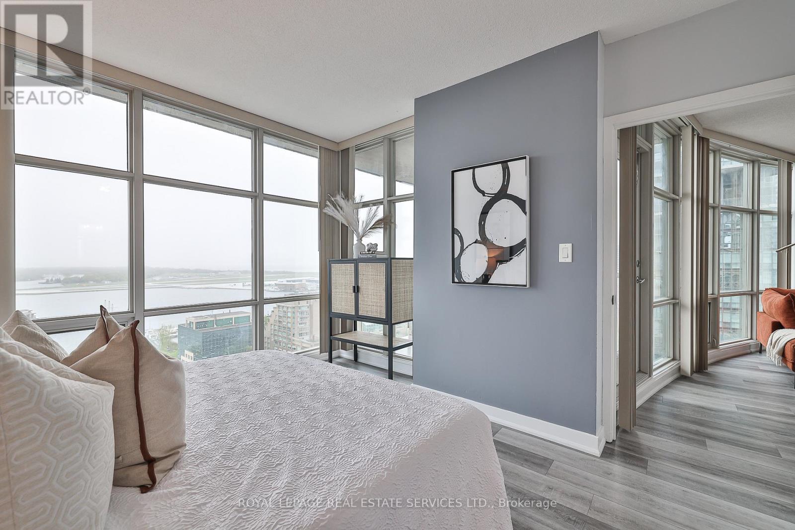 












2212 - 35 MARINER TERRACE

,
Toronto,




Ontario
M5V3V9

