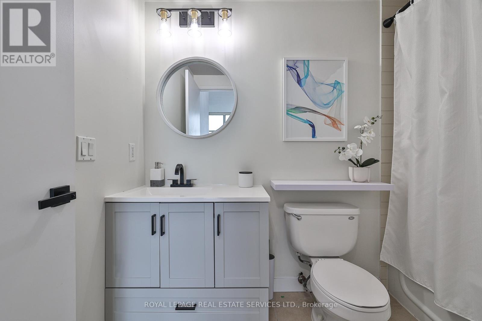 












2212 - 35 MARINER TERRACE

,
Toronto,




Ontario
M5V3V9

