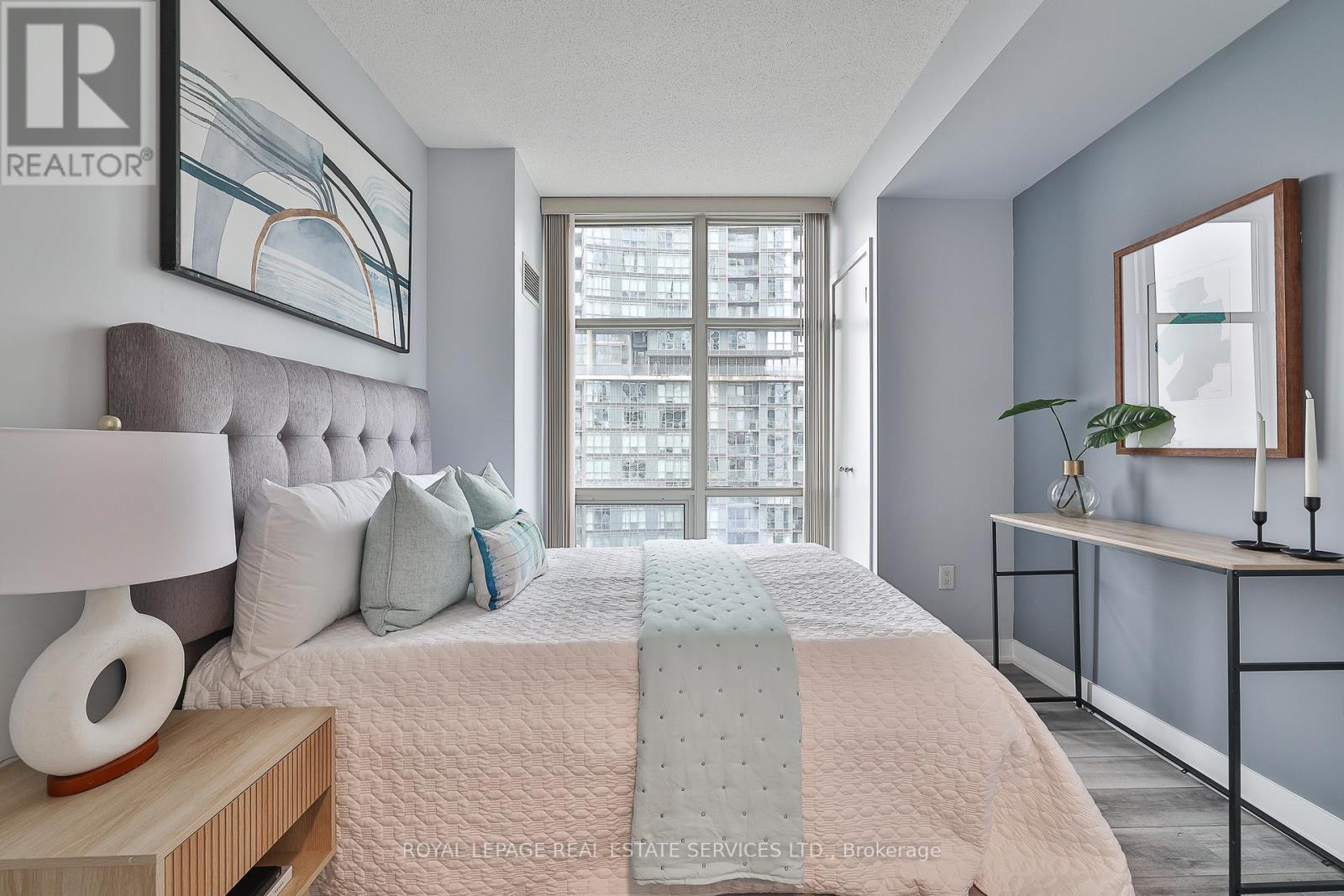 












2212 - 35 MARINER TERRACE

,
Toronto,




Ontario
M5V3V9

