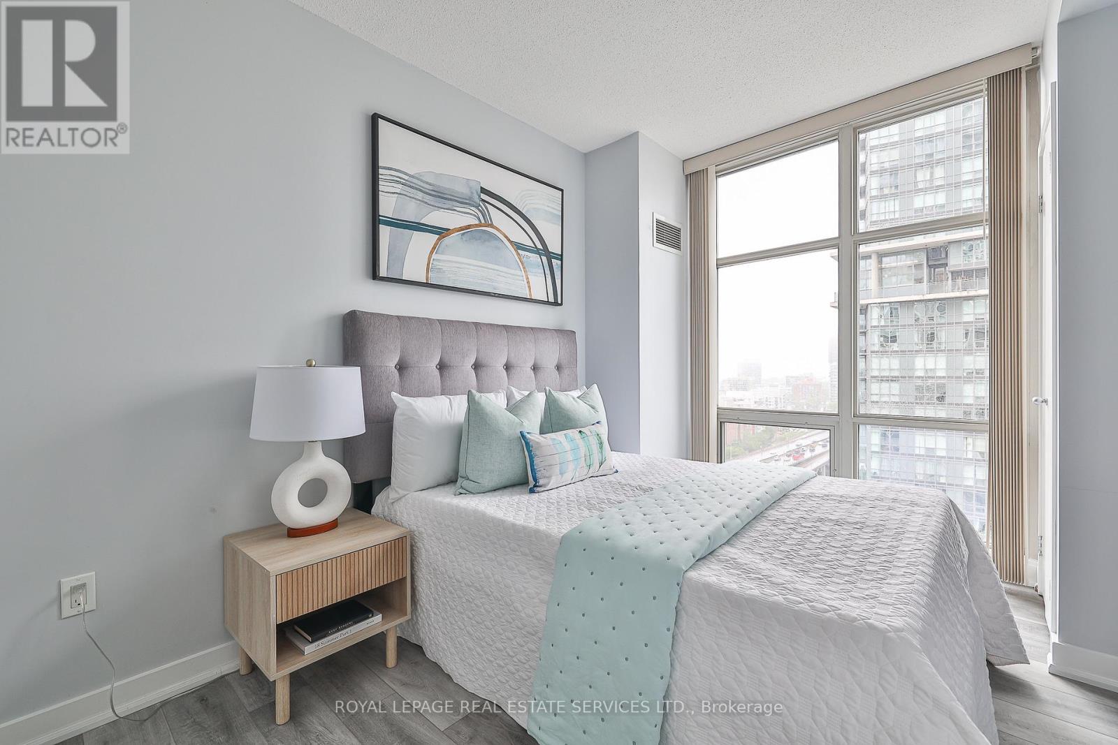 












2212 - 35 MARINER TERRACE

,
Toronto,




Ontario
M5V3V9

