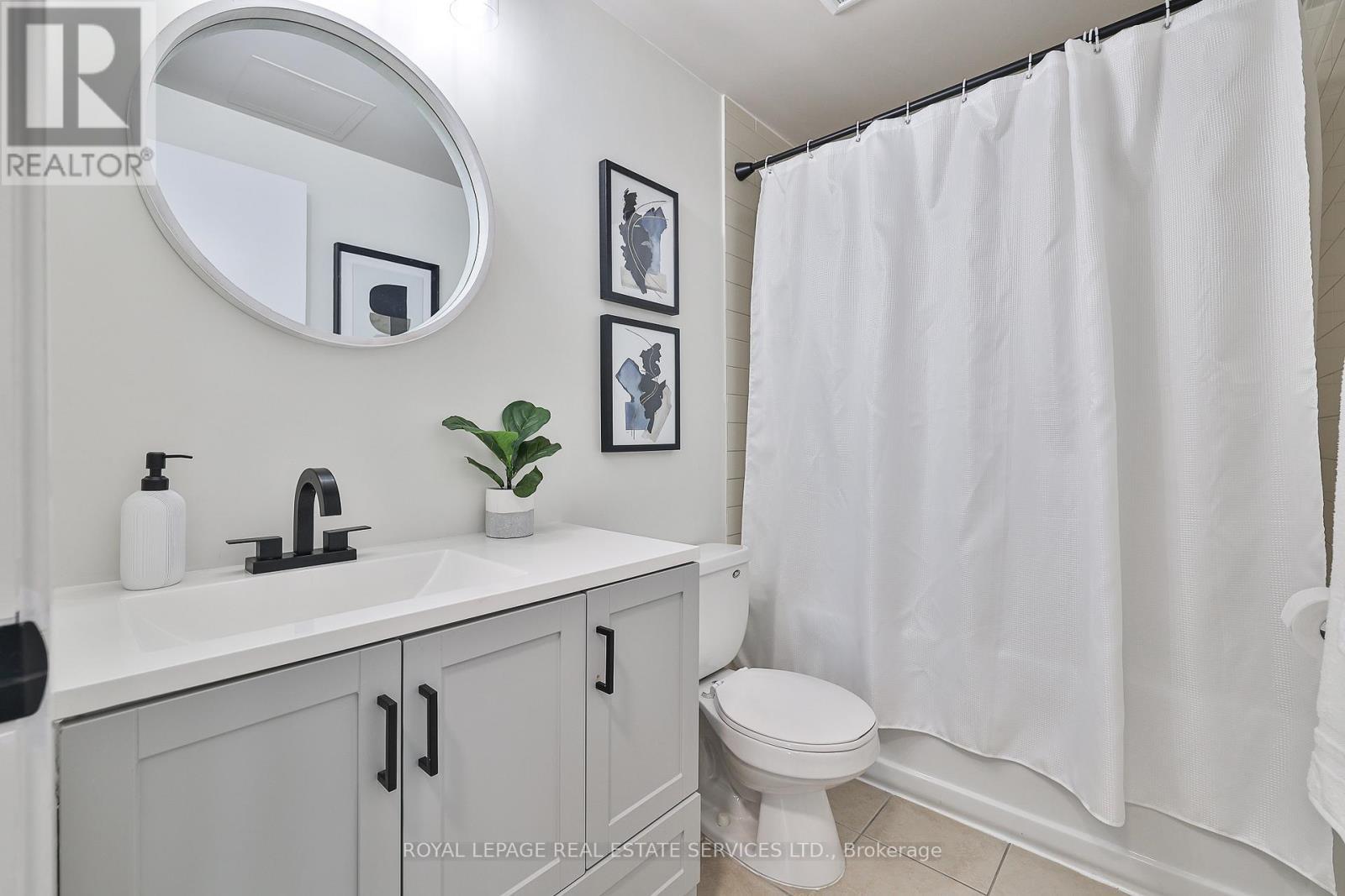 












2212 - 35 MARINER TERRACE

,
Toronto,




Ontario
M5V3V9

