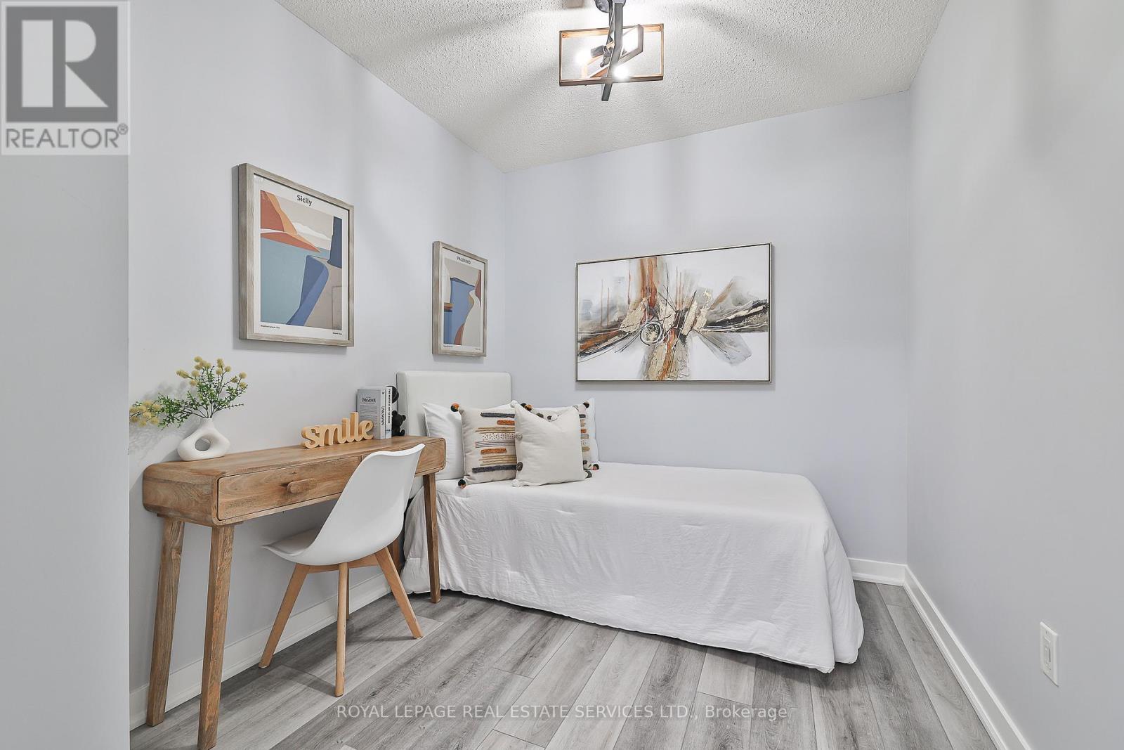 












2212 - 35 MARINER TERRACE

,
Toronto,




Ontario
M5V3V9

