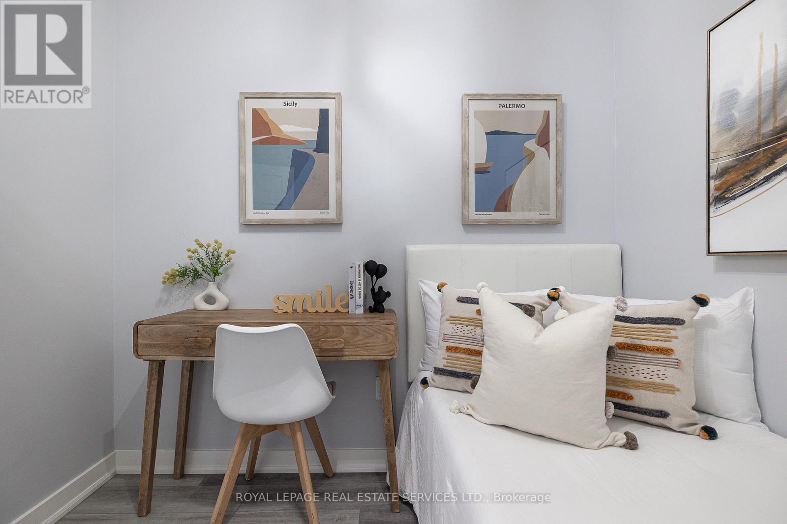 












2212 - 35 MARINER TERRACE

,
Toronto,




Ontario
M5V3V9

