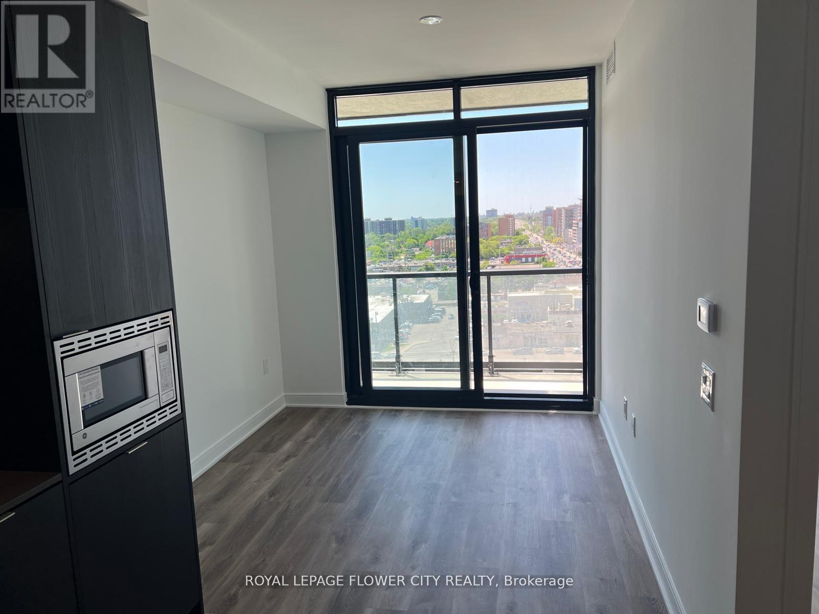 












1121 - 86 DUNDAS STREET

,
Mississauga,




Ontario
L5A1W4

