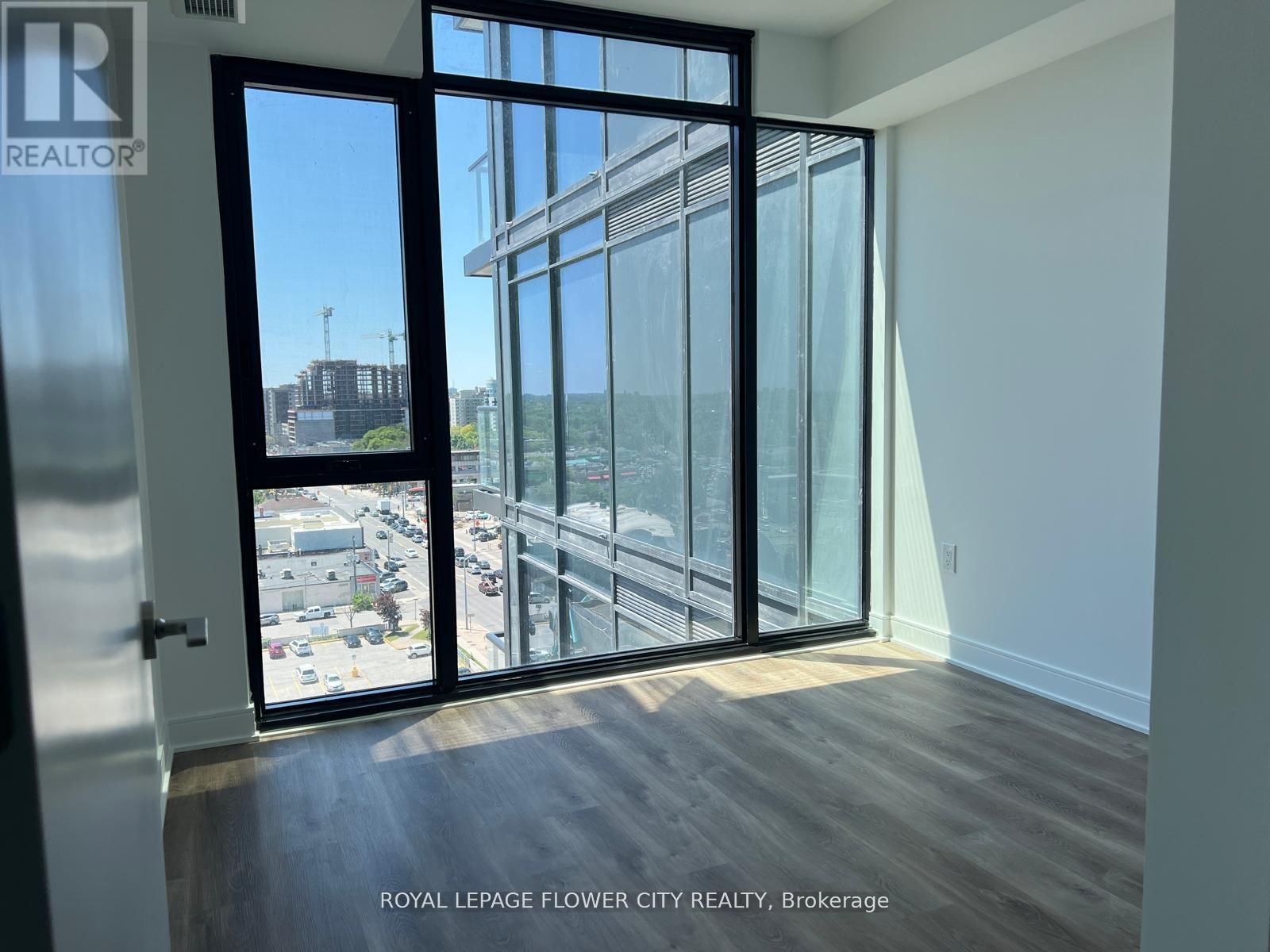 












1121 - 86 DUNDAS STREET

,
Mississauga,




Ontario
L5A1W4

