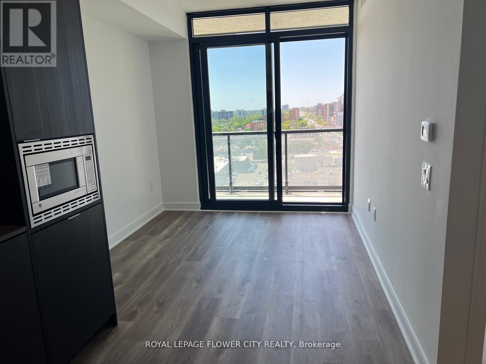 












1121 - 86 DUNDAS STREET

,
Mississauga,




Ontario
L5A1W4


