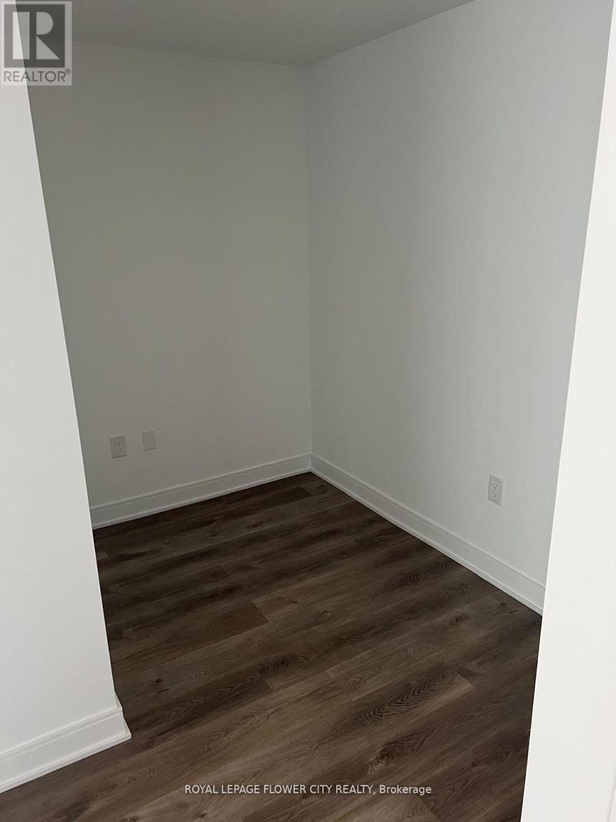 












1121 - 86 DUNDAS STREET

,
Mississauga,




Ontario
L5A1W4

