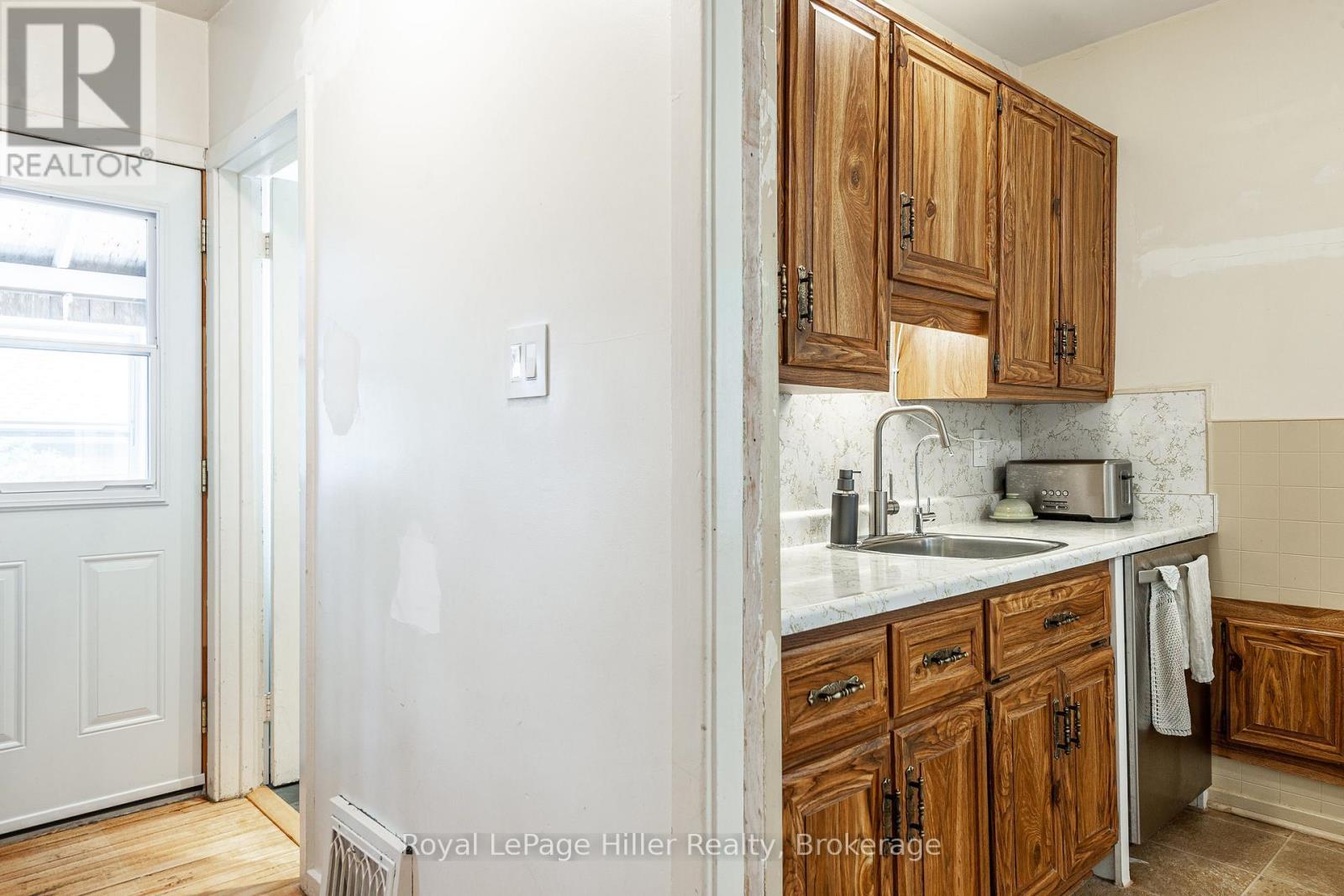 












35 RANKIN STREET

,
Stratford,




Ontario
N5A6H8

