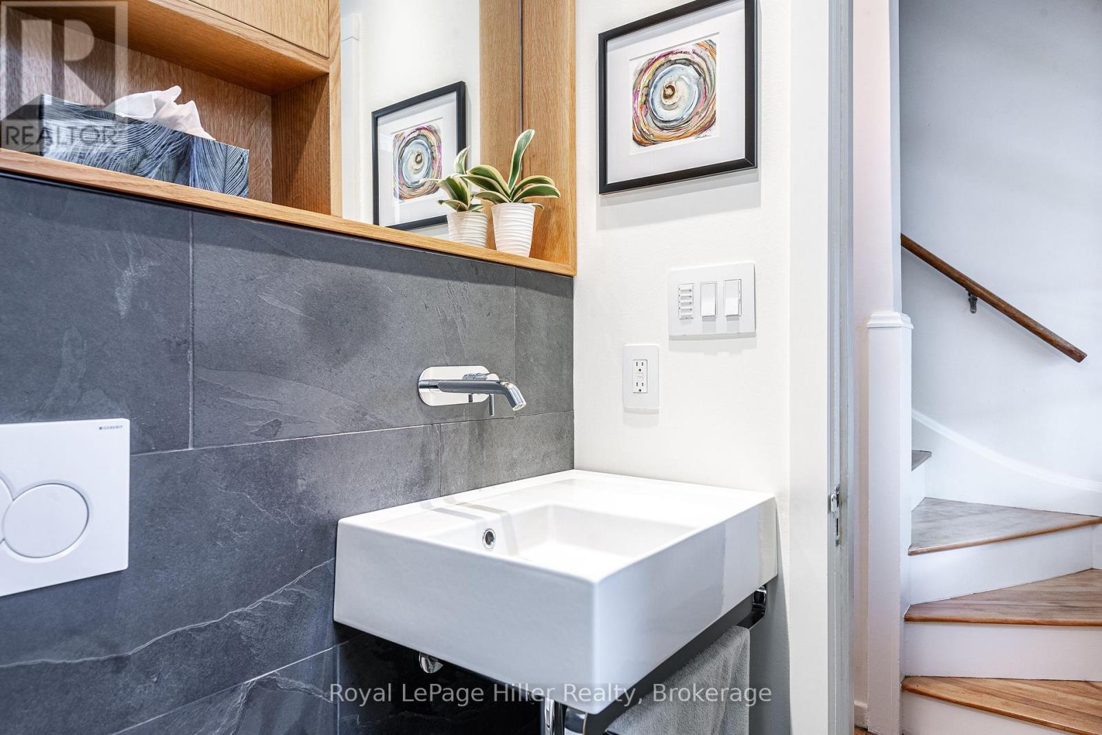 












35 RANKIN STREET

,
Stratford,




Ontario
N5A6H8

