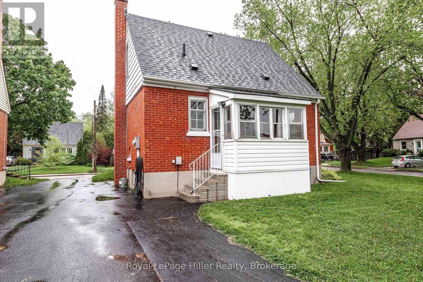 












35 RANKIN STREET

,
Stratford,




Ontario
N5A6H8

