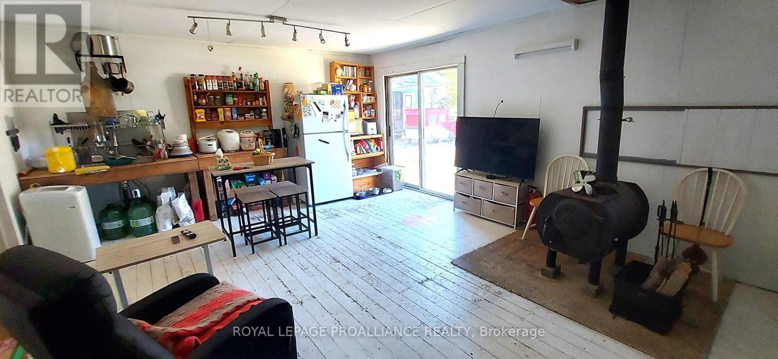 












812 CLEVELAND ROAD

,
Tudor and Cashel (Tudor Ward),




Ontario
K0K1Y0

