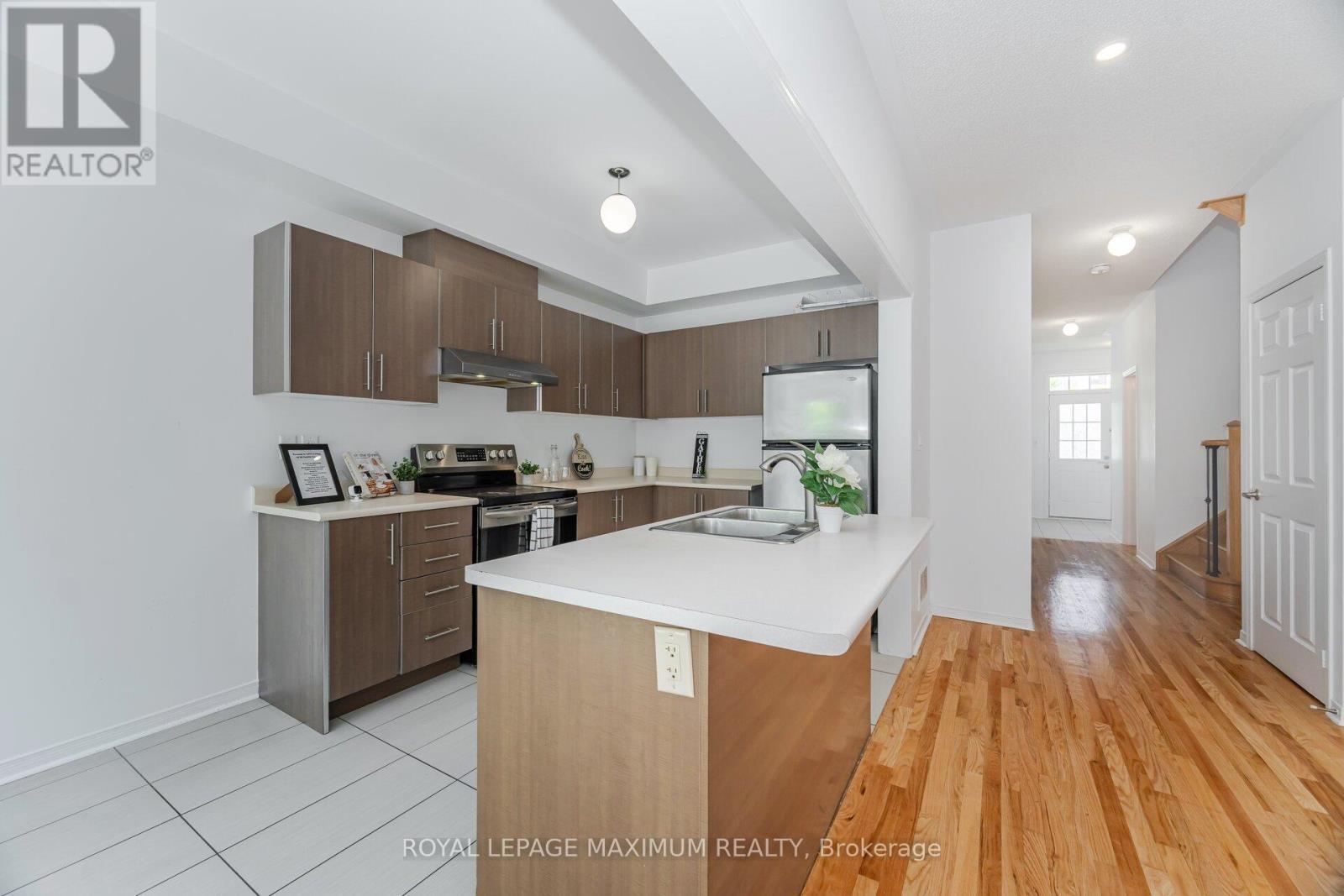 












58 GENTILE CIRCLE

,
Vaughan,




Ontario
L4H1G4

