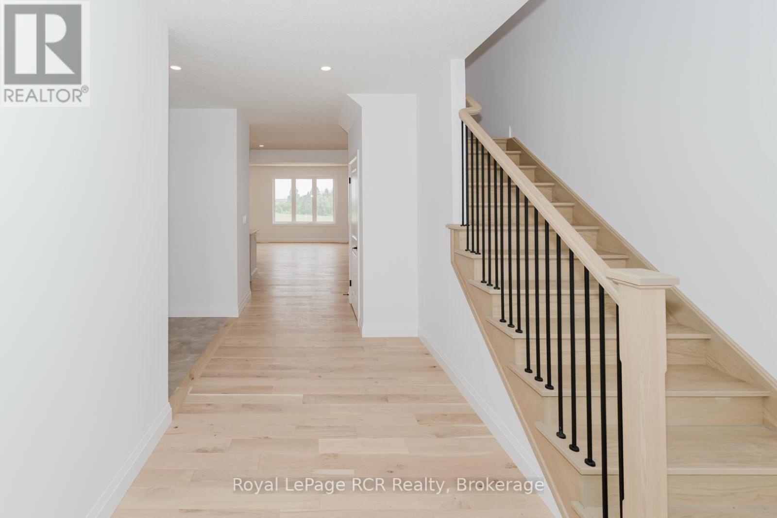 












266 SCHMIDT DRIVE

,
Wellington North (Arthur),




Ontario
N0G1A0

