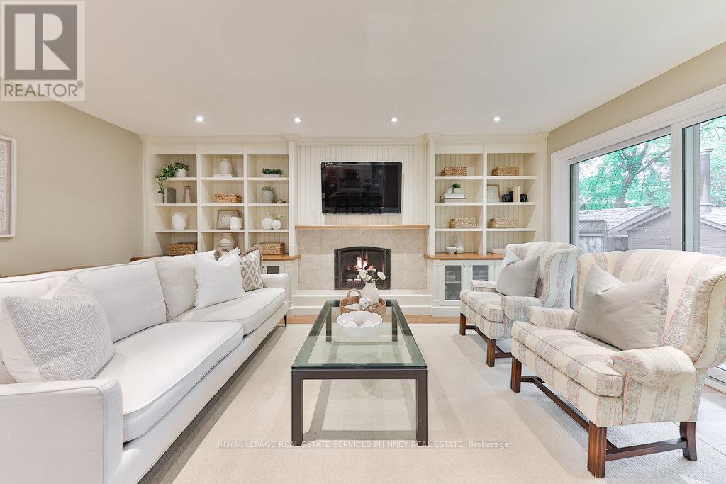 












1174 WHITEOAKS AVENUE

,
Mississauga,




Ontario
L5J3B5

