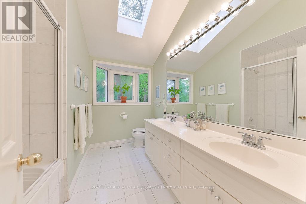 












1174 WHITEOAKS AVENUE

,
Mississauga,




Ontario
L5J3B5

