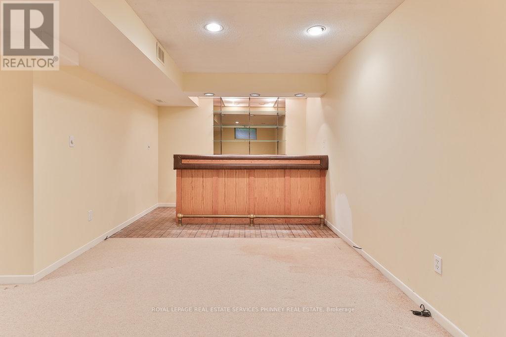 












1174 WHITEOAKS AVENUE

,
Mississauga,




Ontario
L5J3B5

