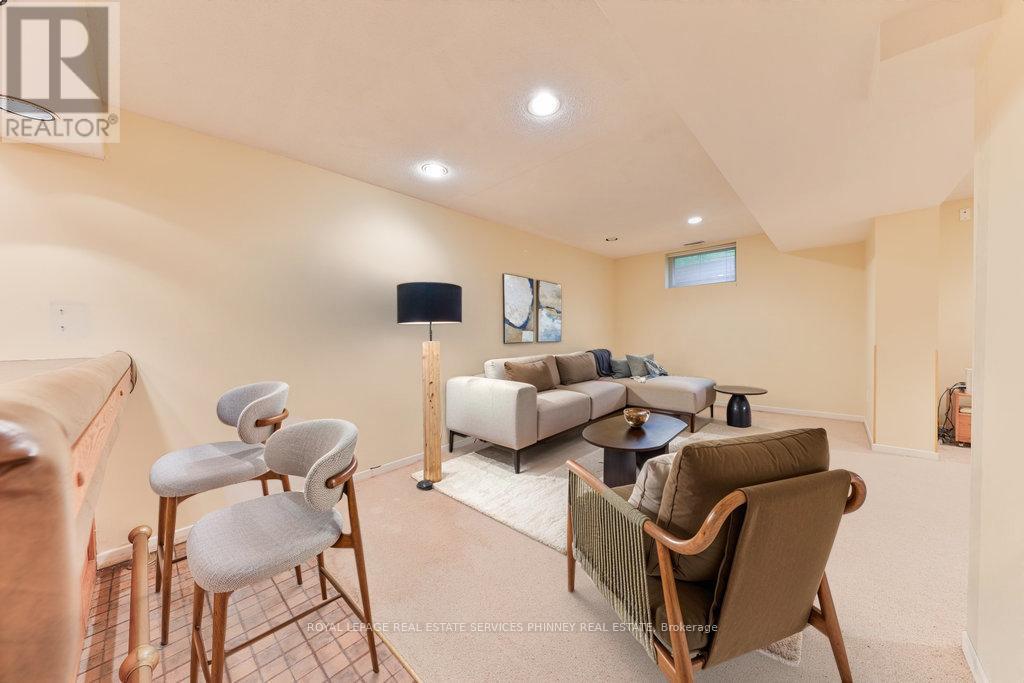 












1174 WHITEOAKS AVENUE

,
Mississauga,




Ontario
L5J3B5

