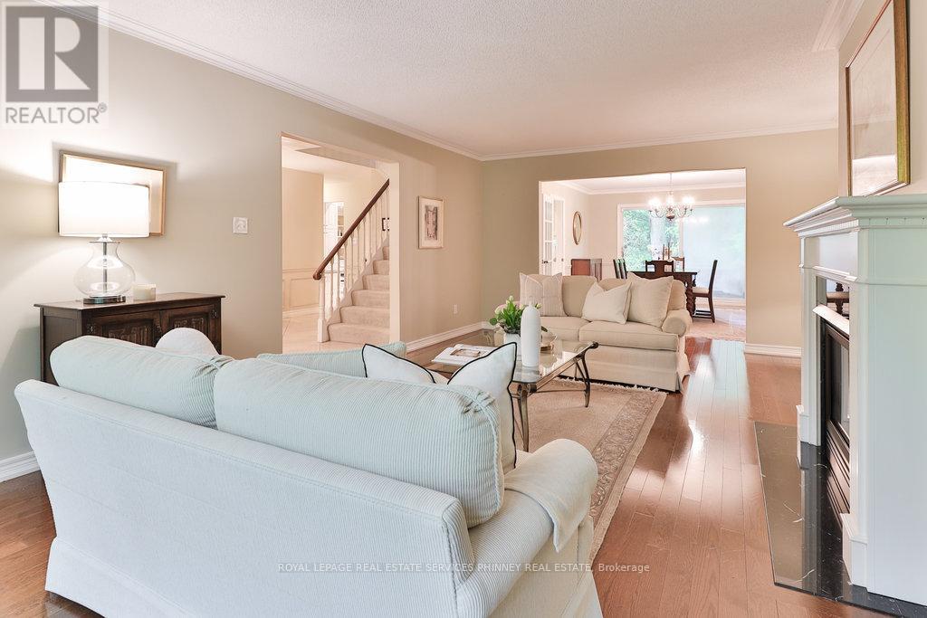 












1174 WHITEOAKS AVENUE

,
Mississauga,




Ontario
L5J3B5

