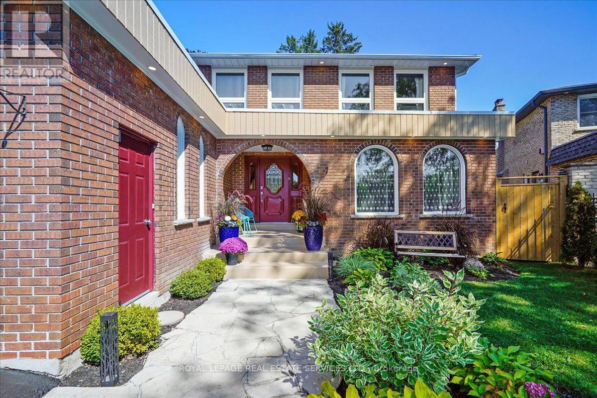












1141 VICKI LANE

,
Mississauga,




Ontario
L5C2X9


