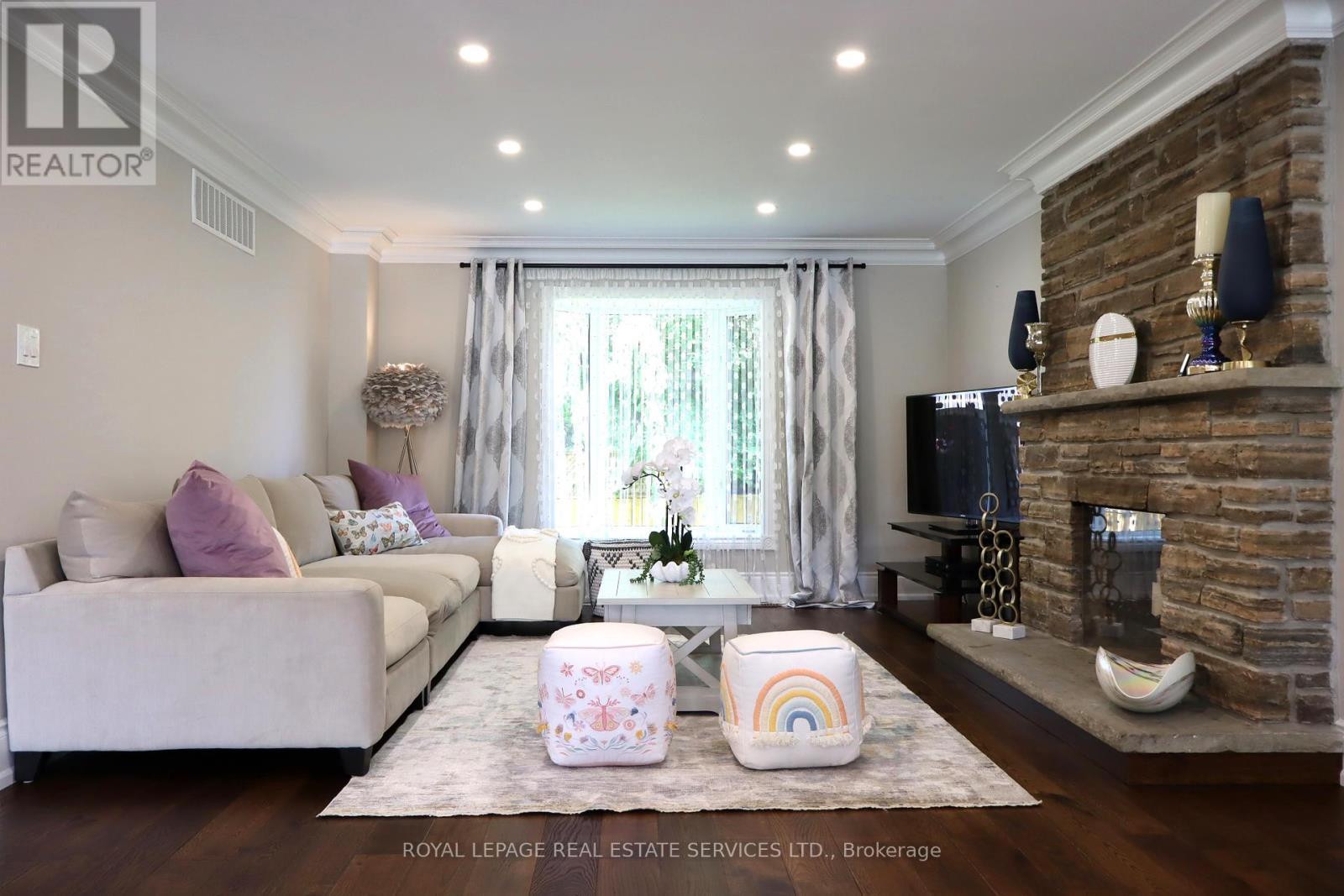 












1141 VICKI LANE

,
Mississauga,




Ontario
L5C2X9

