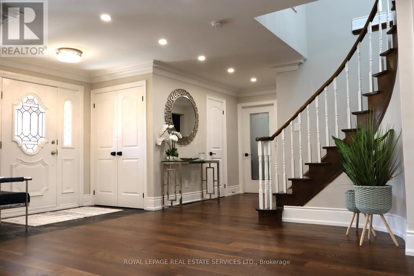 












1141 VICKI LANE

,
Mississauga,




Ontario
L5C2X9

