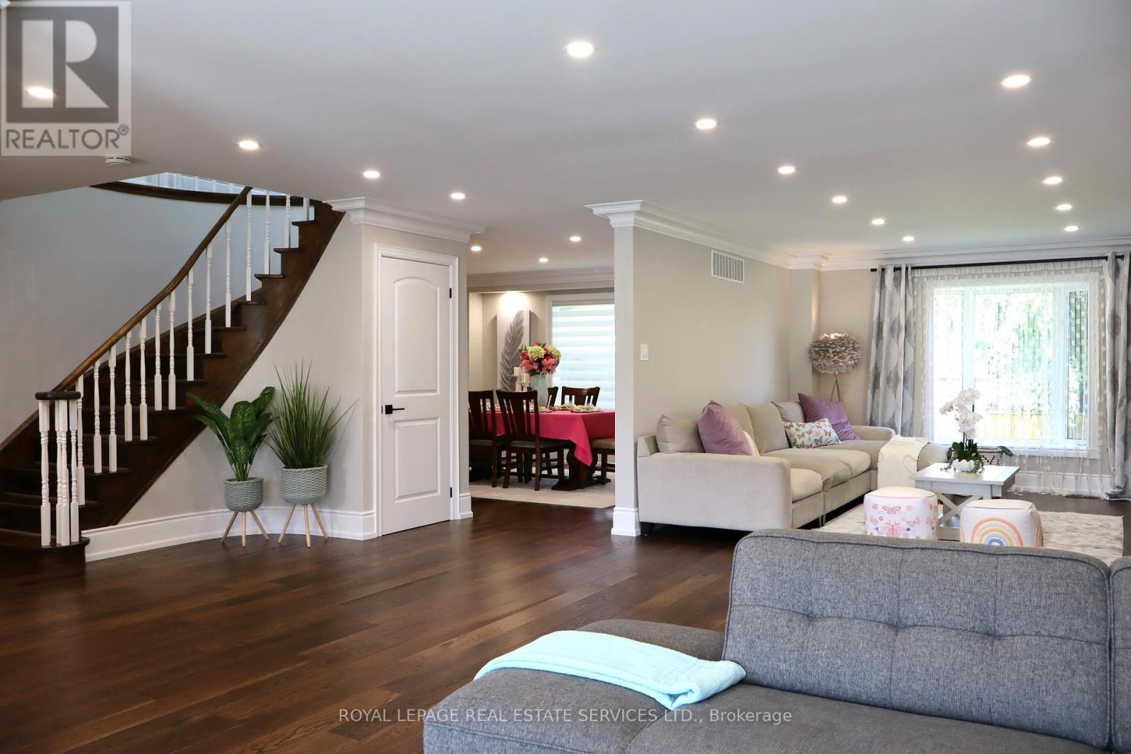 












1141 VICKI LANE

,
Mississauga,




Ontario
L5C2X9

